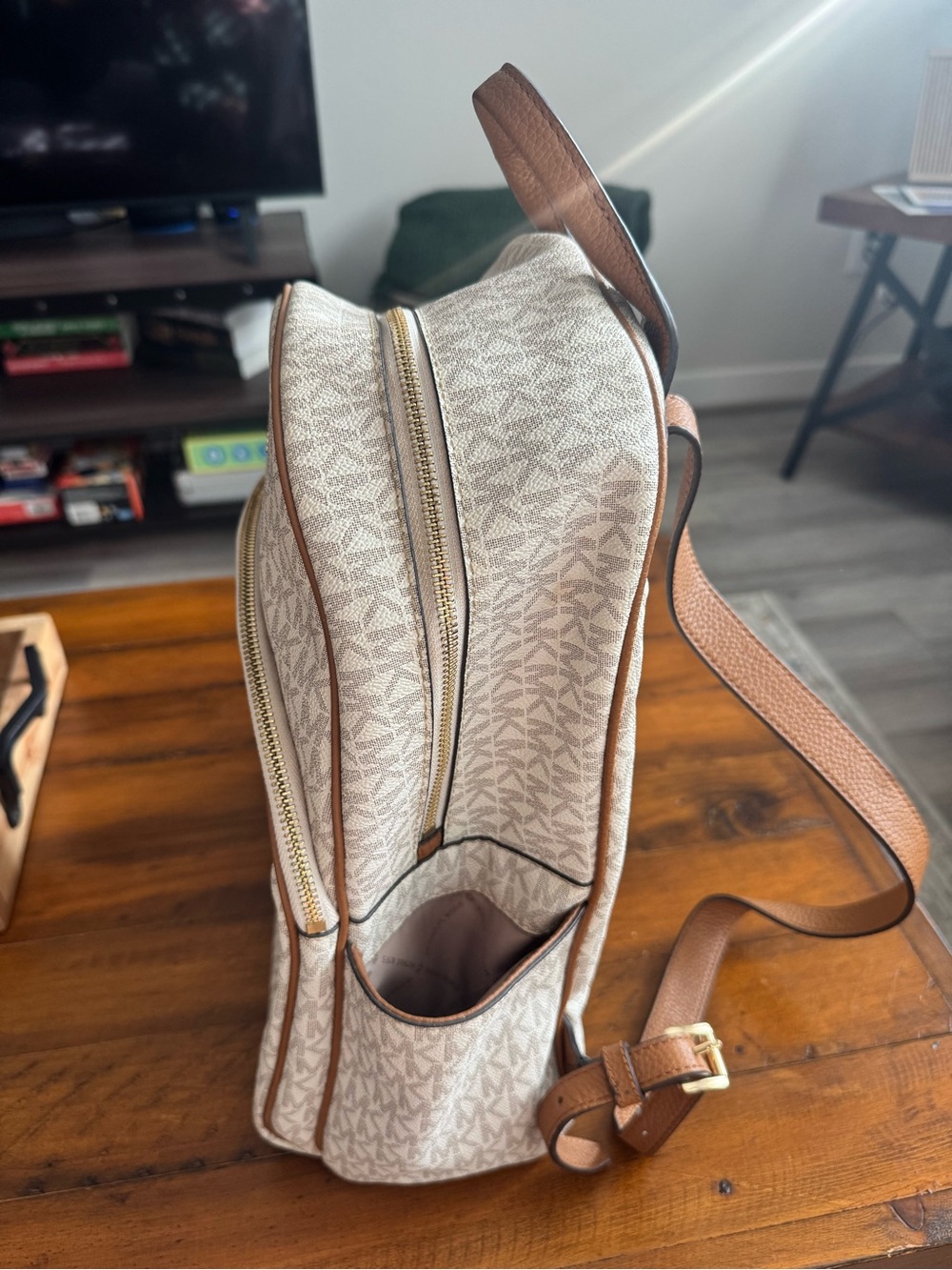 Michael Kors Ivory & Tan MK Signature Backpack - Picture 2 of 6